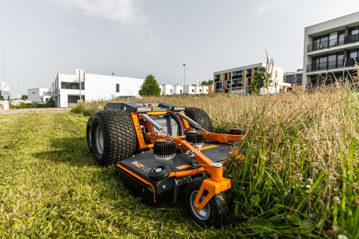 Innováció a Zöldterületek Karbantartásában - Miért Válaszd a RAYMO-t?