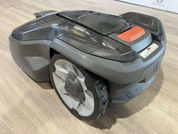 https://robotfunyirocentrum.hu/media_ws/10028/2032/idx/husqvarna-automower-305-robotfunyiro-hasznalt-garazzsal-.jpg
