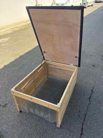 The Cube robotfűnyíró ház garázs natúr fa  (közepes méret) "használt kiállított darab" 3.Kép