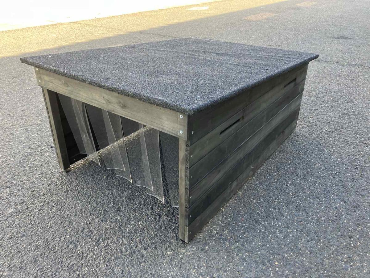 The Cube robotfűnyíró ház garázs fekete  (közepes méret) Kiállított darab (használt)