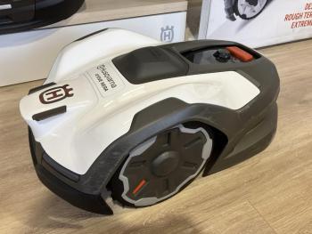 https://robotfunyirocentrum.hu/media_ws/10038/2012/idx/husqvarna-automower-410ve-nera-robotfunyiro-2026-hasznalt-garanciaval-.jpg